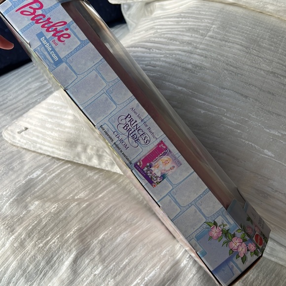 PRINCESS BRIDE BARBIE VINTAGE 2000 INTERCHANGEABLE DRESS AND MAGIC MIRROR - Picture 7 of 12
